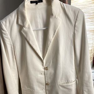 Wear it with ur perfect pants or shorts.